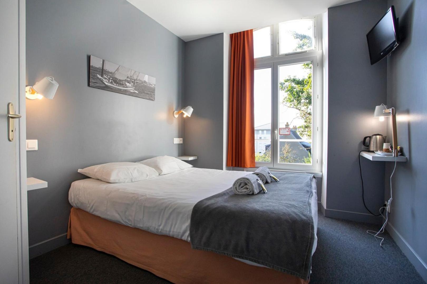 Au Bout Du Quai Hotel